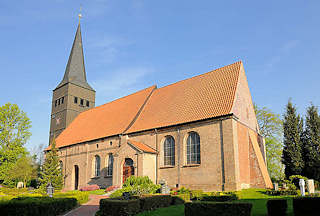 0686 Heilig-Dreiknigs-Kirche in Haselau, im 14. Jahrhundert errichtet.